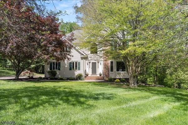 3 Austin Hill Rd, Clinton Twp., NJ 08809