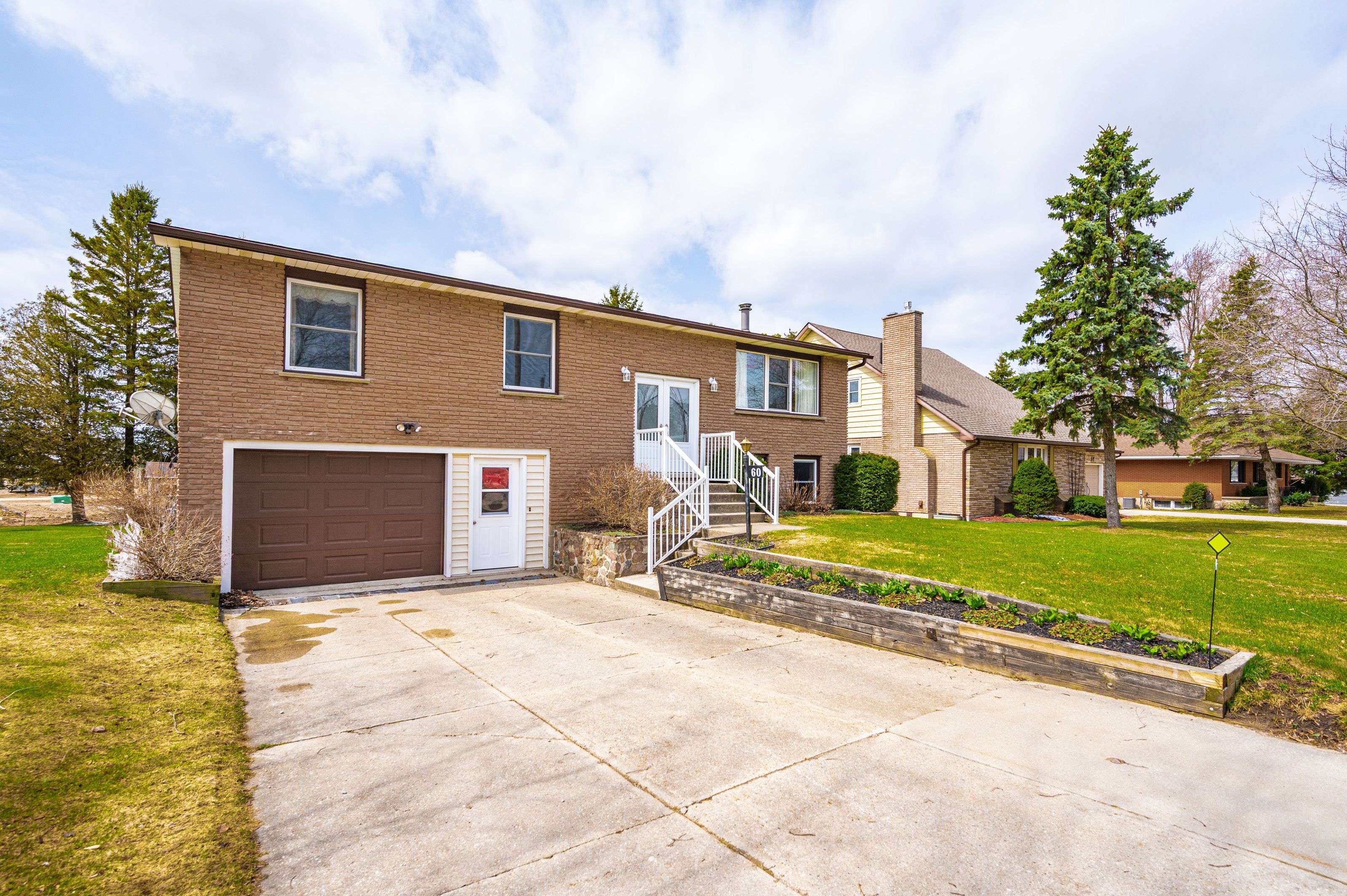 South Bruce, ON N0G 2S0,60 Brownlee ST S