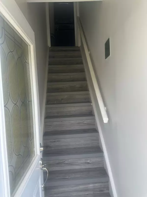 Oshawa, ON L1H 2W6,429 Crerar AVE #Upper