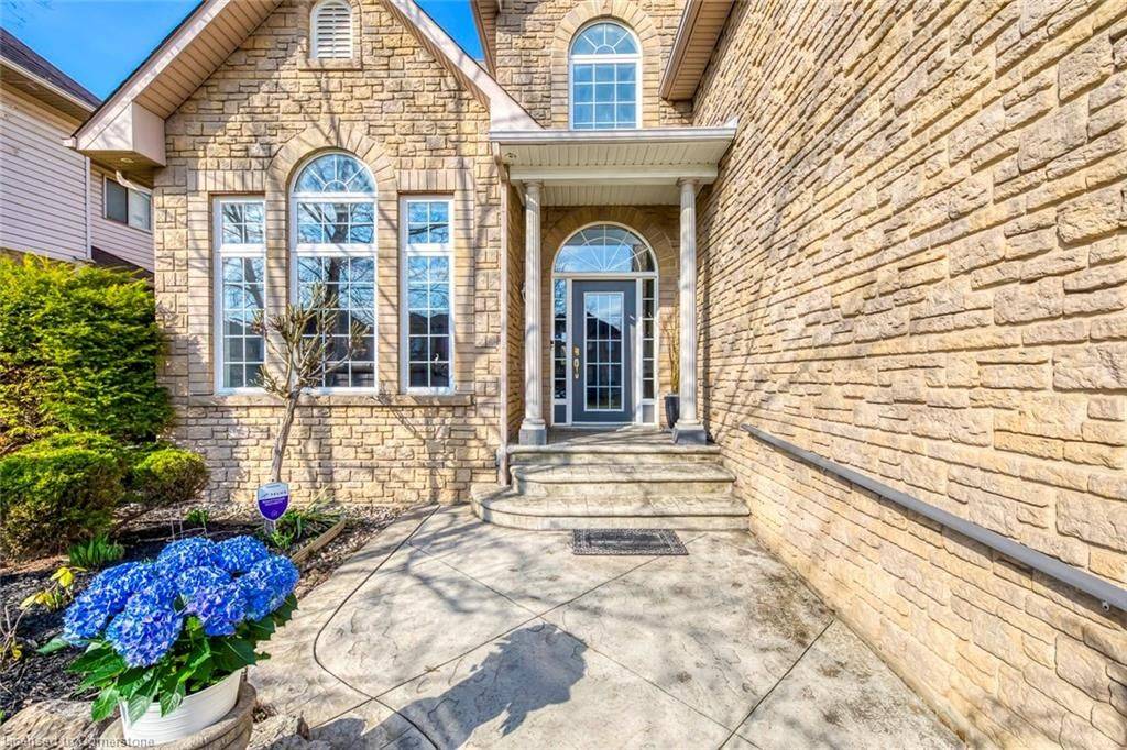 Hamilton, ON L9K 1M3,39 Thoroughbred BLVD