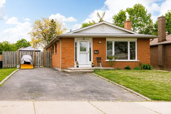 16 Midhurst DR, Toronto W10, ON M9V 1Z7