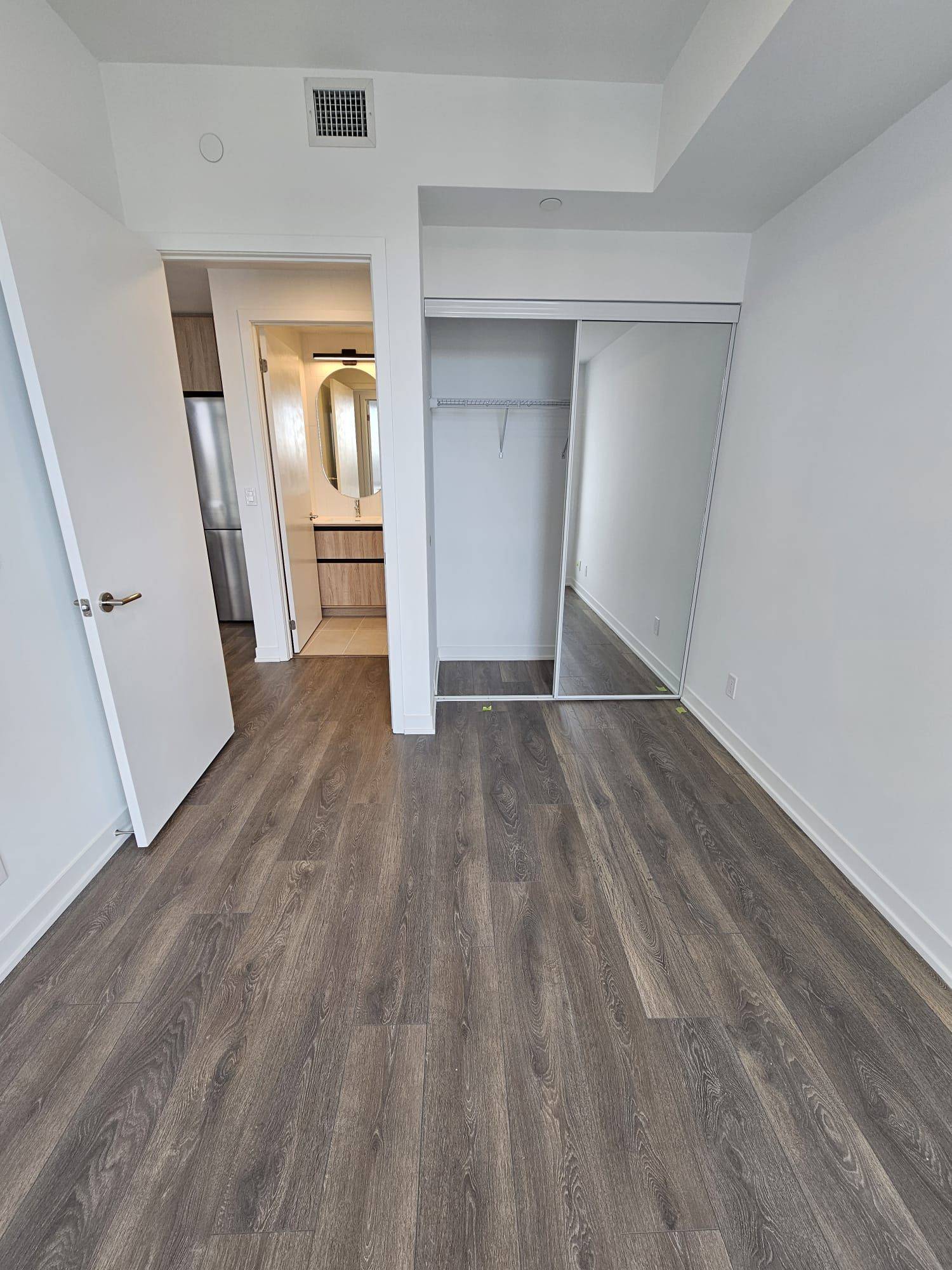 7950 Bathurst ST #1214, Vaughan, ON L4J 0L4