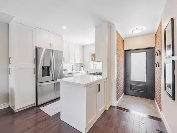 Toronto E01, ON M4J 4Z7,22 Valifor PL N