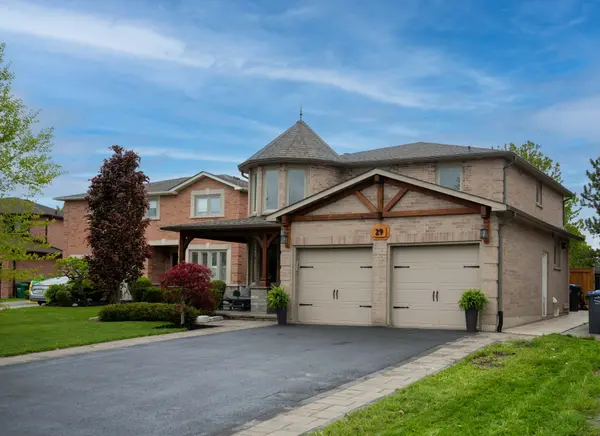 Caledon, ON L7E 1N3,29 Sir Lancelot CT