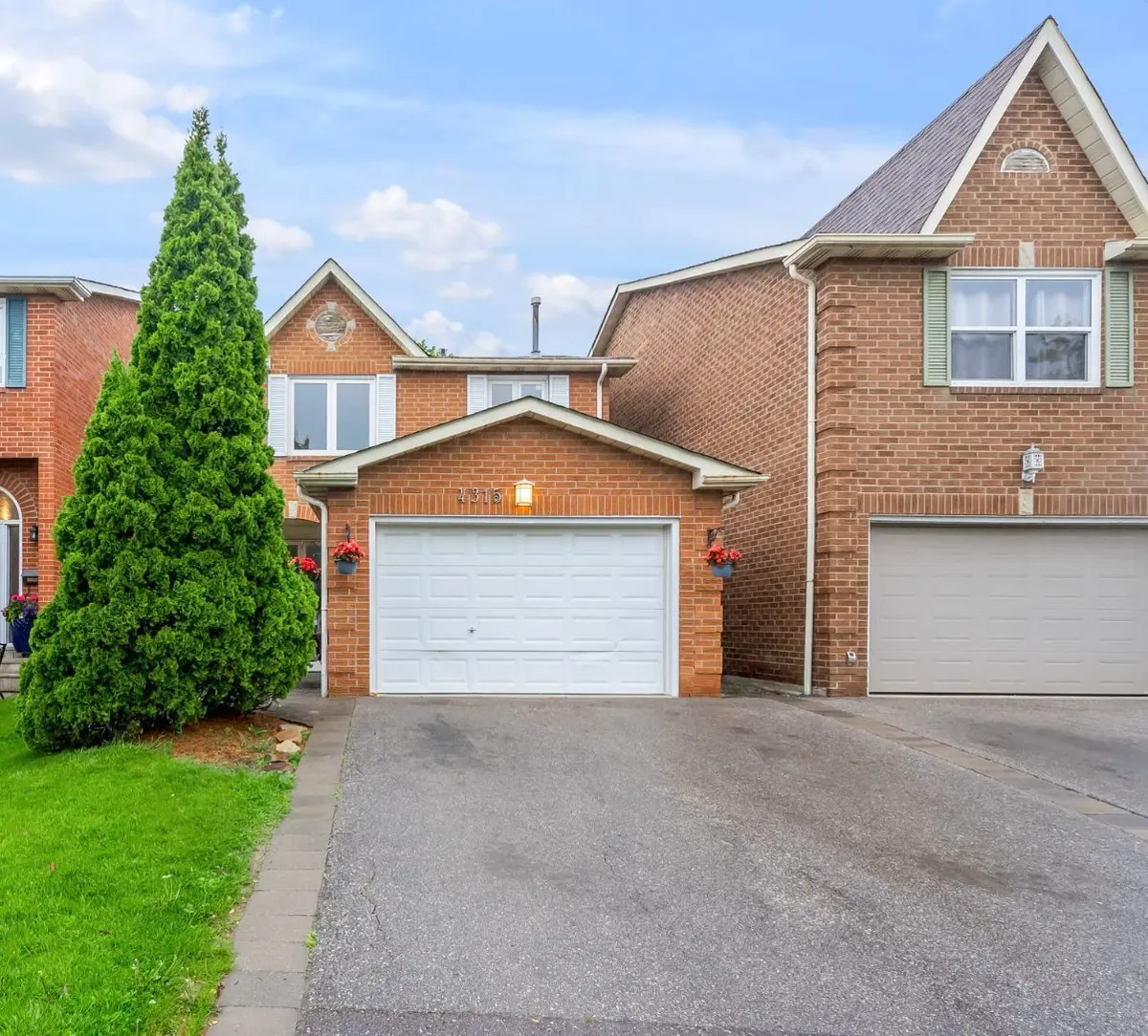Mississauga, ON L4W 2Y2,4315 Bacchus CRES