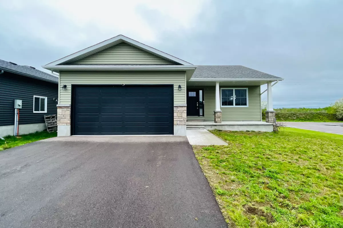 Petawawa, ON K8H 2W8,20 Terrance DR