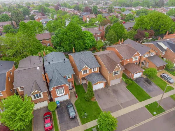 Mississauga, ON L4W 2Y2,4315 Bacchus CRES