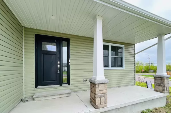 Petawawa, ON K8H 2W8,20 Terrance DR