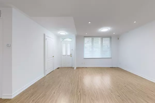 Toronto C14, ON M2N 6V5,730 Grandview WAY