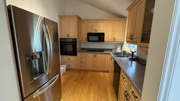 Toronto C13, ON M3C 2E7,60 Paperbirch DR #BSMT