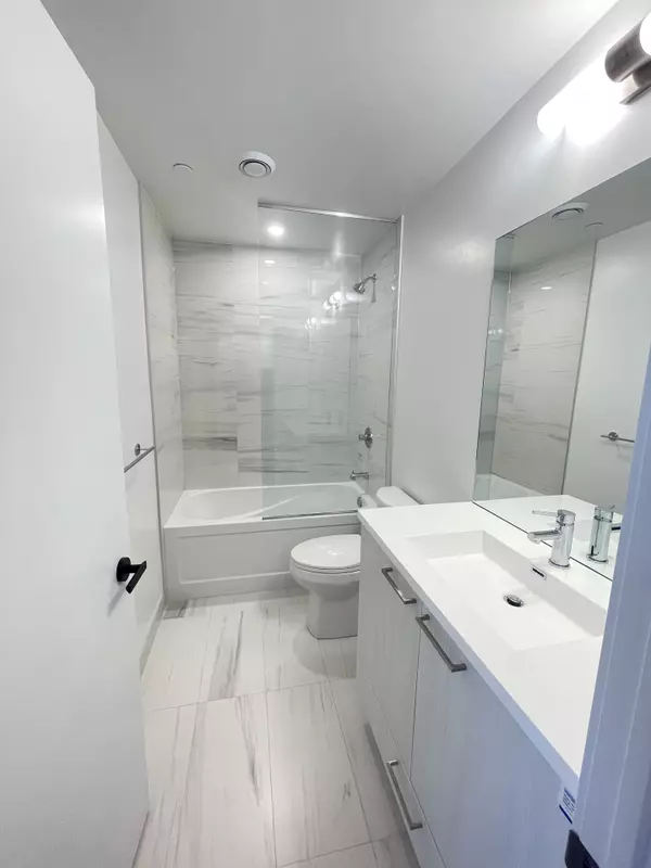 Vaughan, ON L4K 0R1,225 Commerce ST #2805