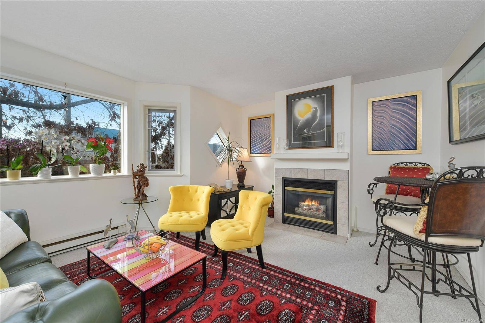 Sidney, BC V8L 2Y8,9725 Fourth St #203