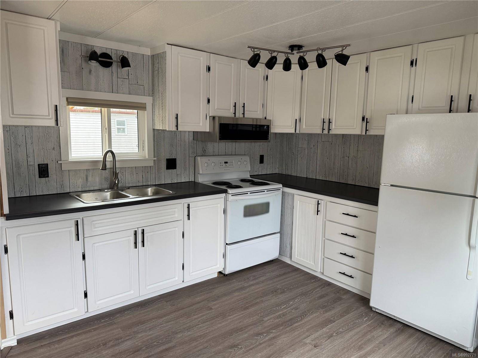Qualicum Beach, BC V9K 1T9,161 Horne Lake Rd #7