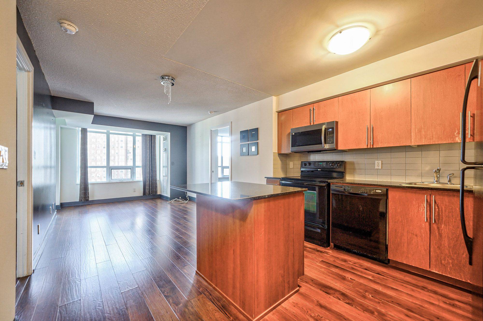 Mississauga, ON L5B 0E1,330 Burnhamthorpe RD W #1108