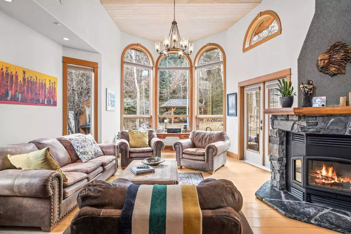 Canmore, AB T1W2M4,265 Three Sisters DR