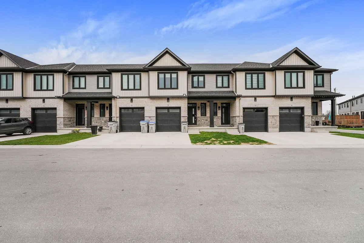 Strathroy-caradoc, ON N0L 1W0,601 Lions Park DR #57