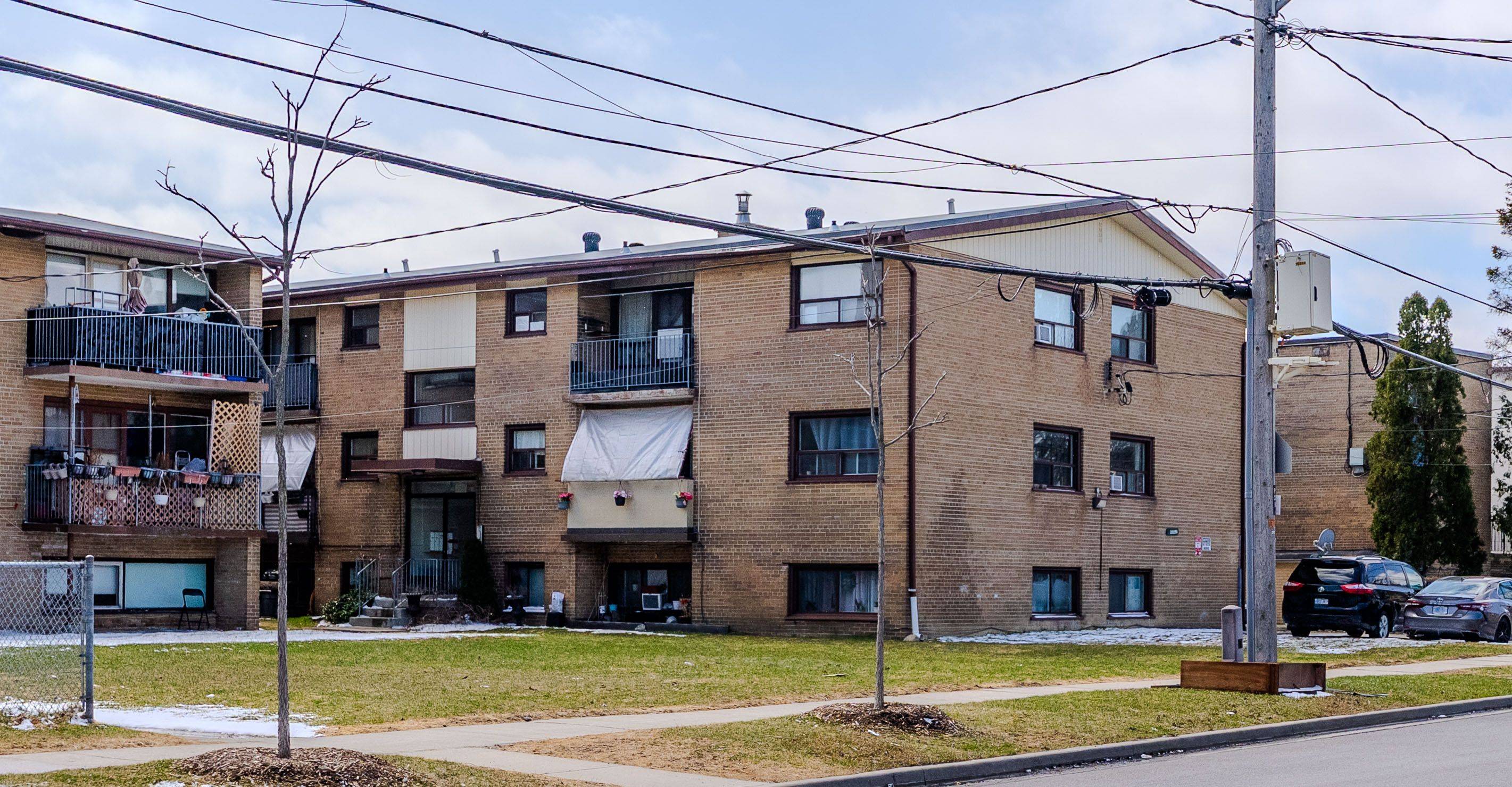 Toronto C04, ON M6A 1W9,41 Wasdale CRES