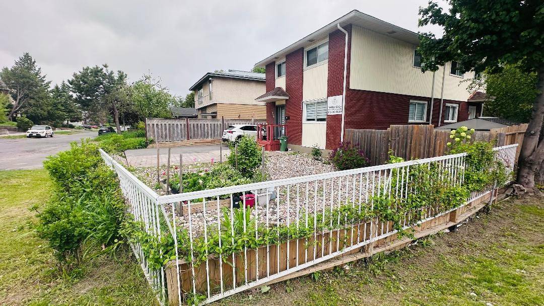 Britannia - Lincoln Heights And Area, ON K2B 7E3,2675 Marie ST