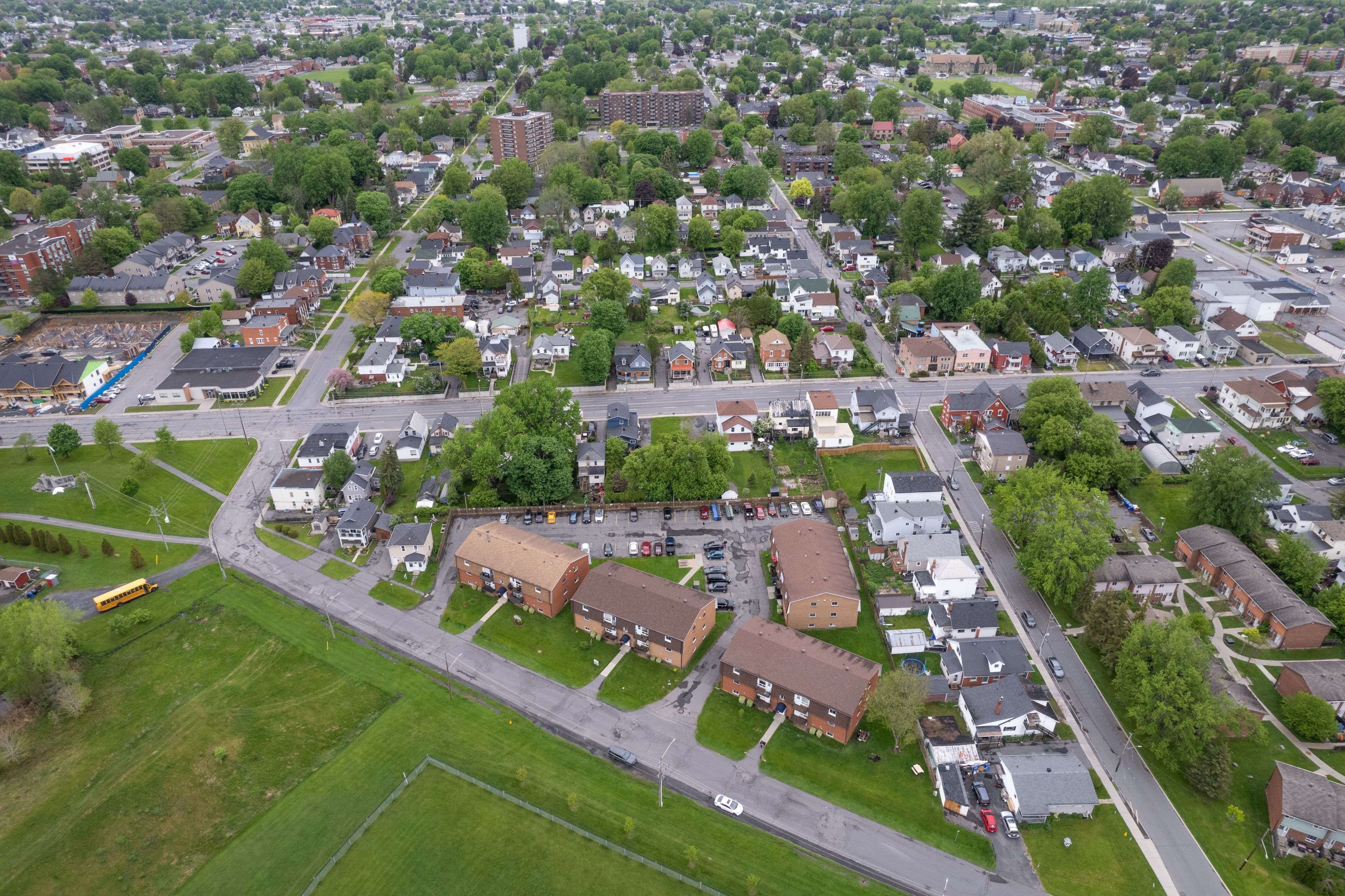 Cornwall, ON K6H 1G7,75 Race ST #8