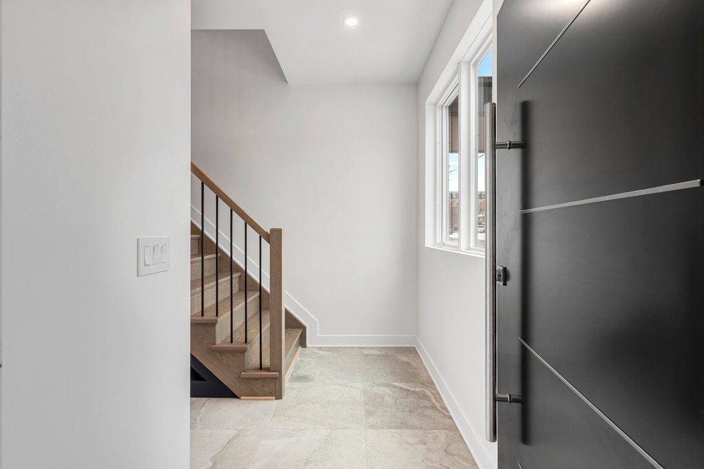 Lower Town - Sandy Hill, ON K1N 0E6,73 Parent AVE