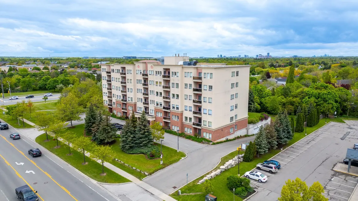 Oakville, ON L6M 5G1,1499 Nottinghill Gate #403