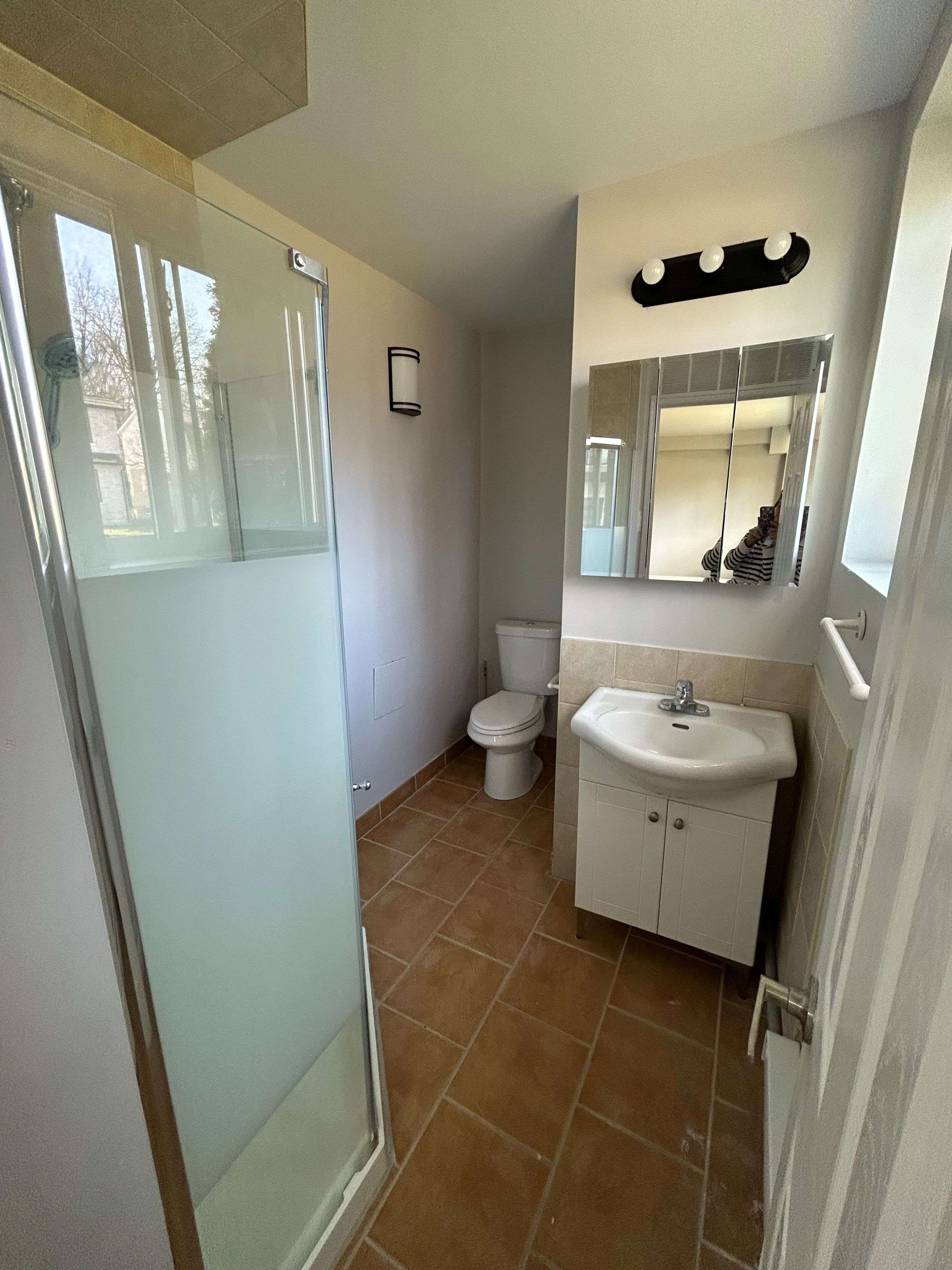 Newmarket, ON L3Y 2S9,366 Penn AVE #B7