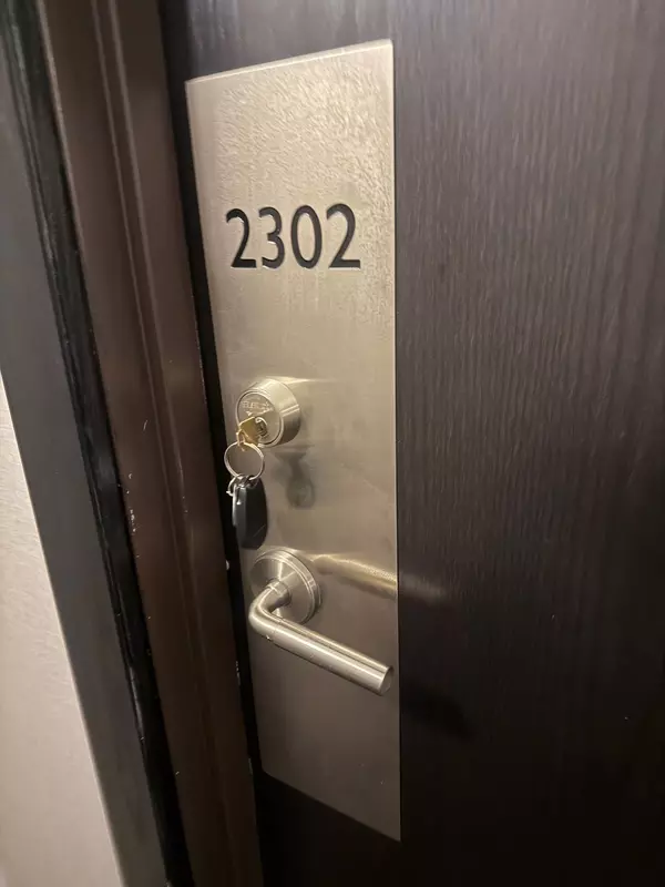 Toronto C08, ON M4Y 2J3,120 Homewood AVE #2302