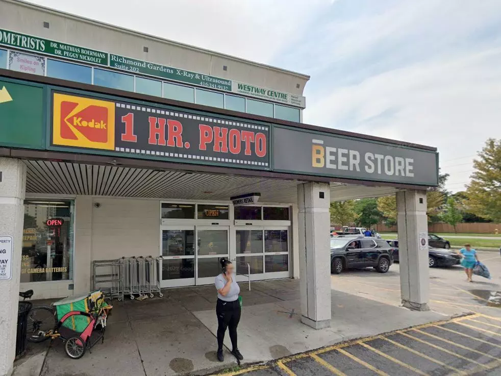 Toronto W09, ON M9R 2Y8,1735 Kipling AVE #13