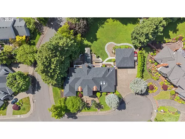 Eugene, OR 97401,1564 REGENCY DR