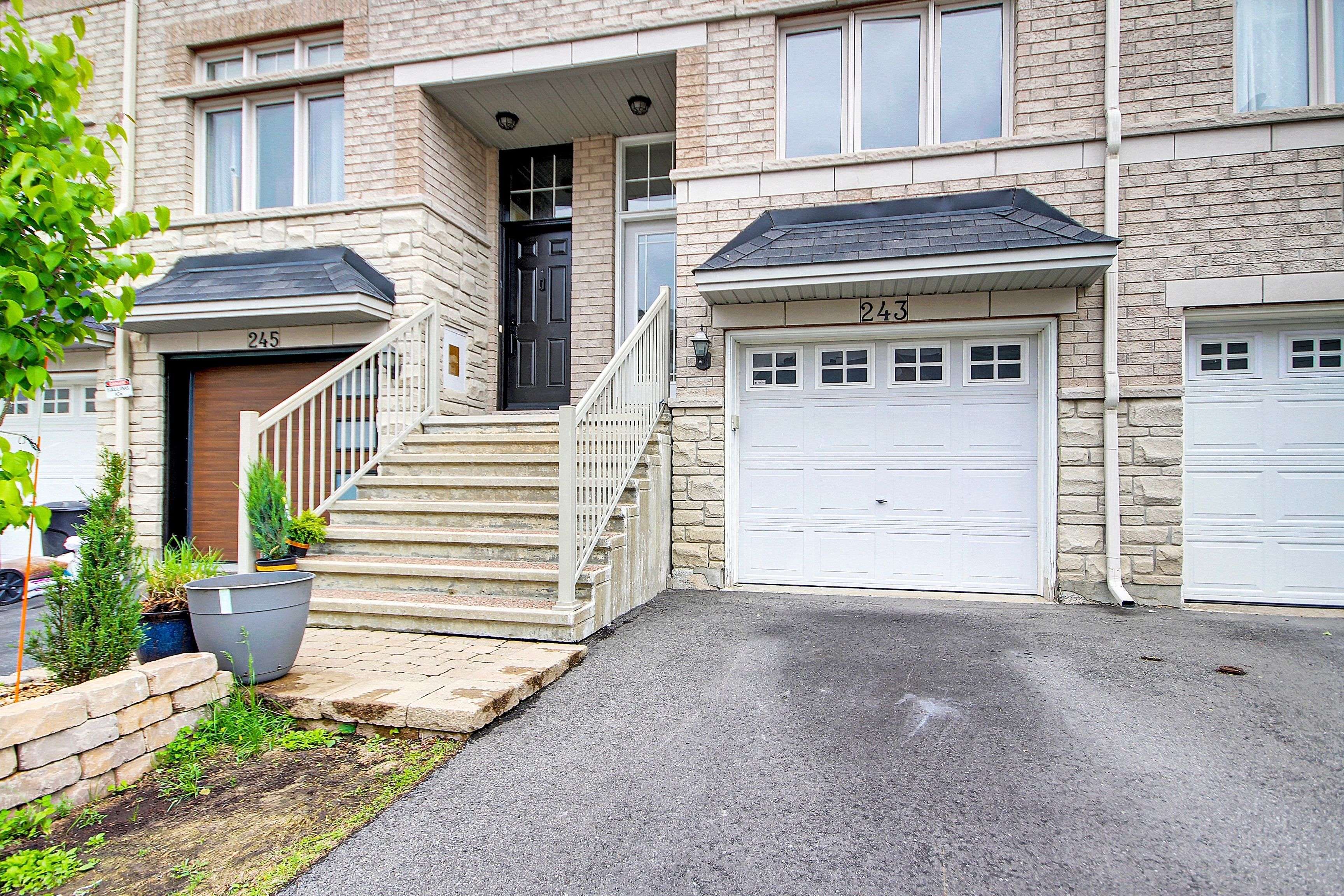 Cityview - Parkwoods Hills - Rideau Shore, ON K2E 0A9,243 Stroget Private