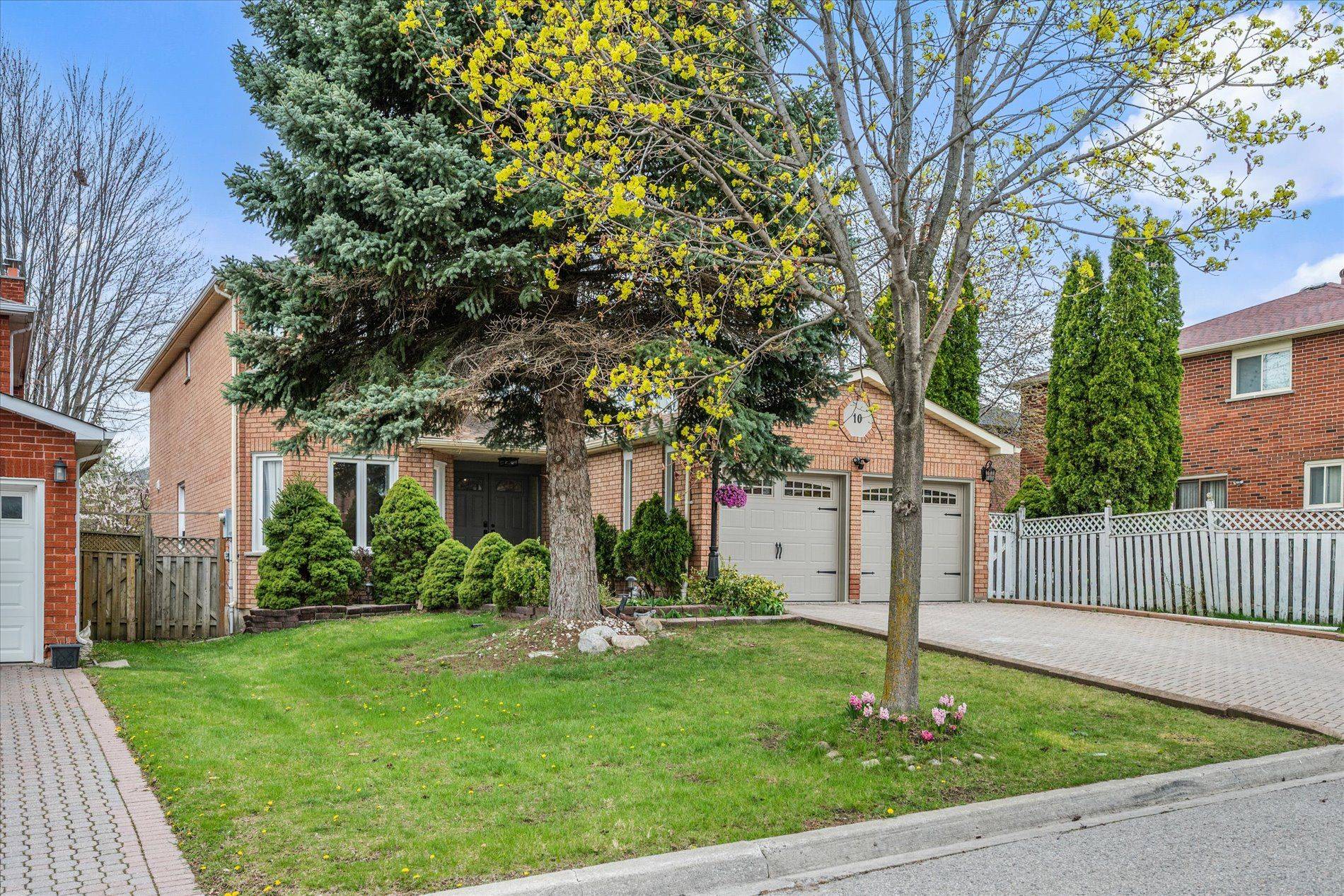 Richmond Hill, ON L4B 1V7,10 Stratford DR