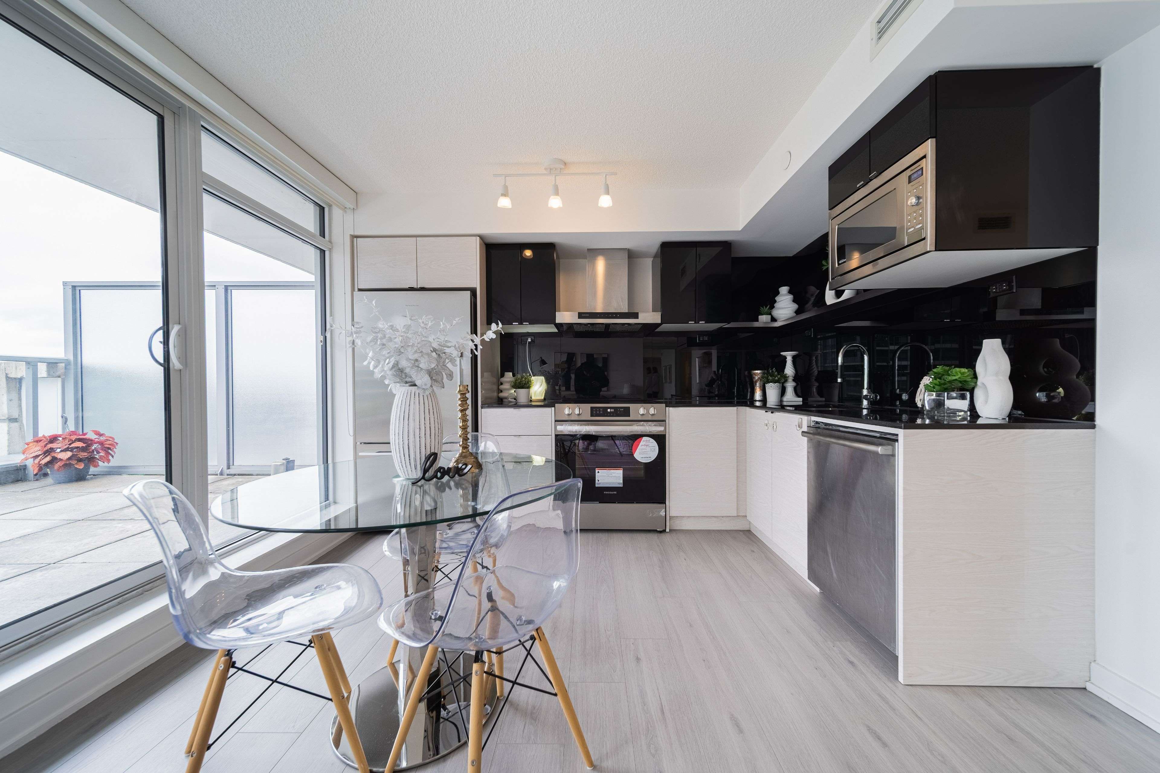 Toronto C15, ON M2K 0C4,72 Esther Shiner BLVD #317