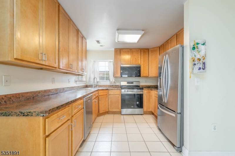 Elizabeth City, NJ 07206,178B Front St