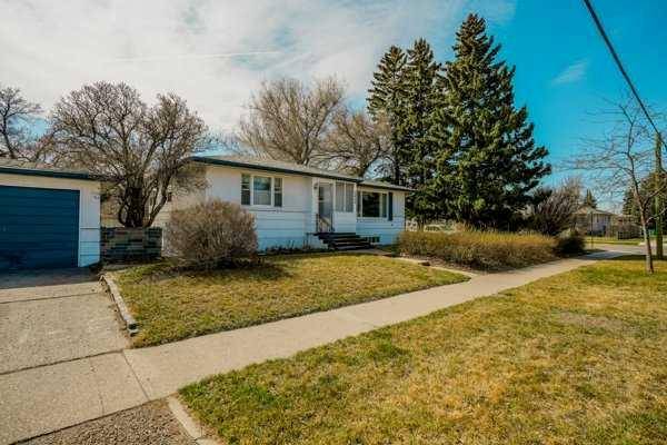 Lethbridge, AB T1J 0X3,2402 5 AVE S