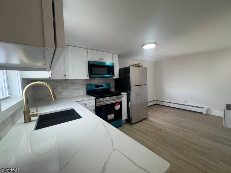 Lyndhurst Twp., NJ 07071,282 Green Ave #2