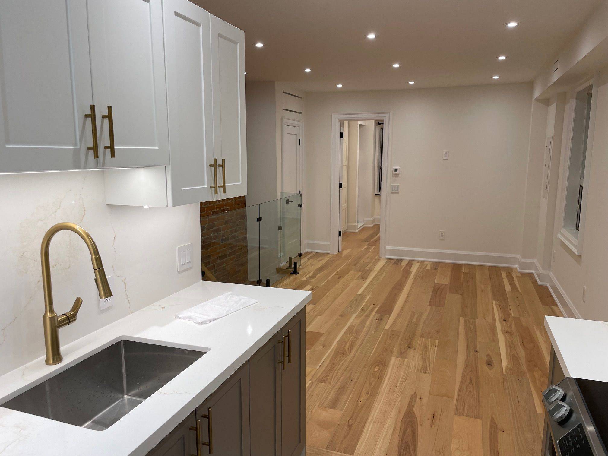 Toronto W03, ON M6E 3T4,39 Sellers AVE