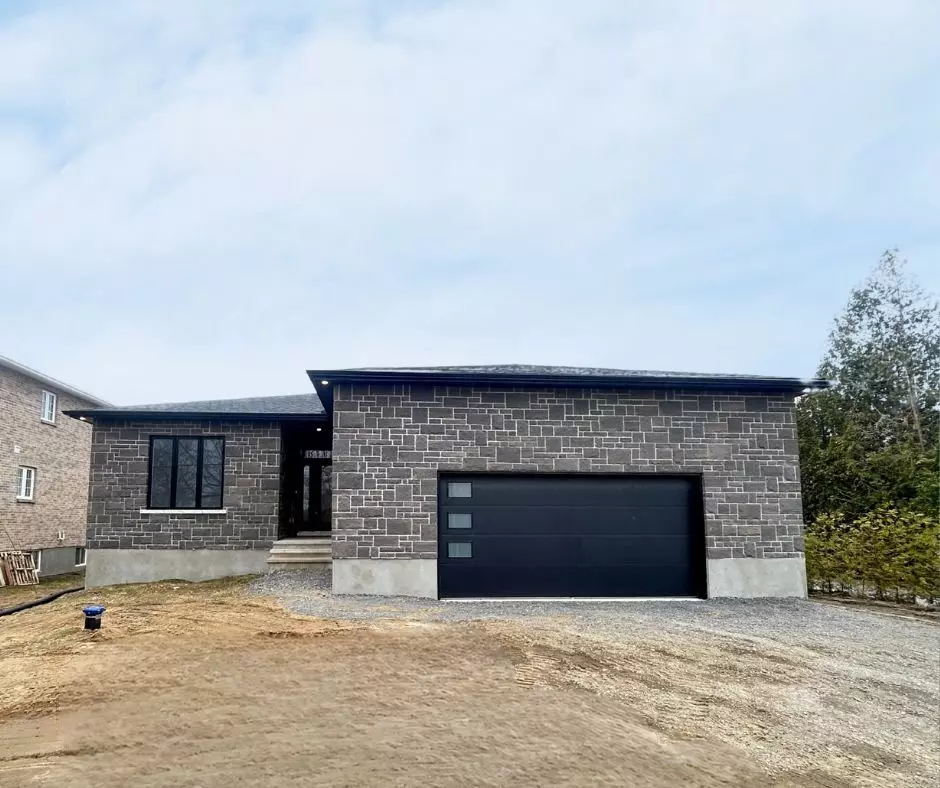 Stittsville - Munster - Richmond, ON K0A 2Z0,6008 Ottawa ST E