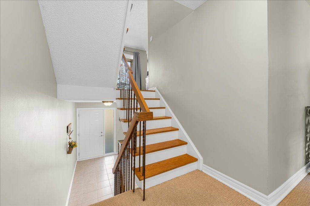 Oakville, ON L6H 2S6,1310 Hampton ST #19