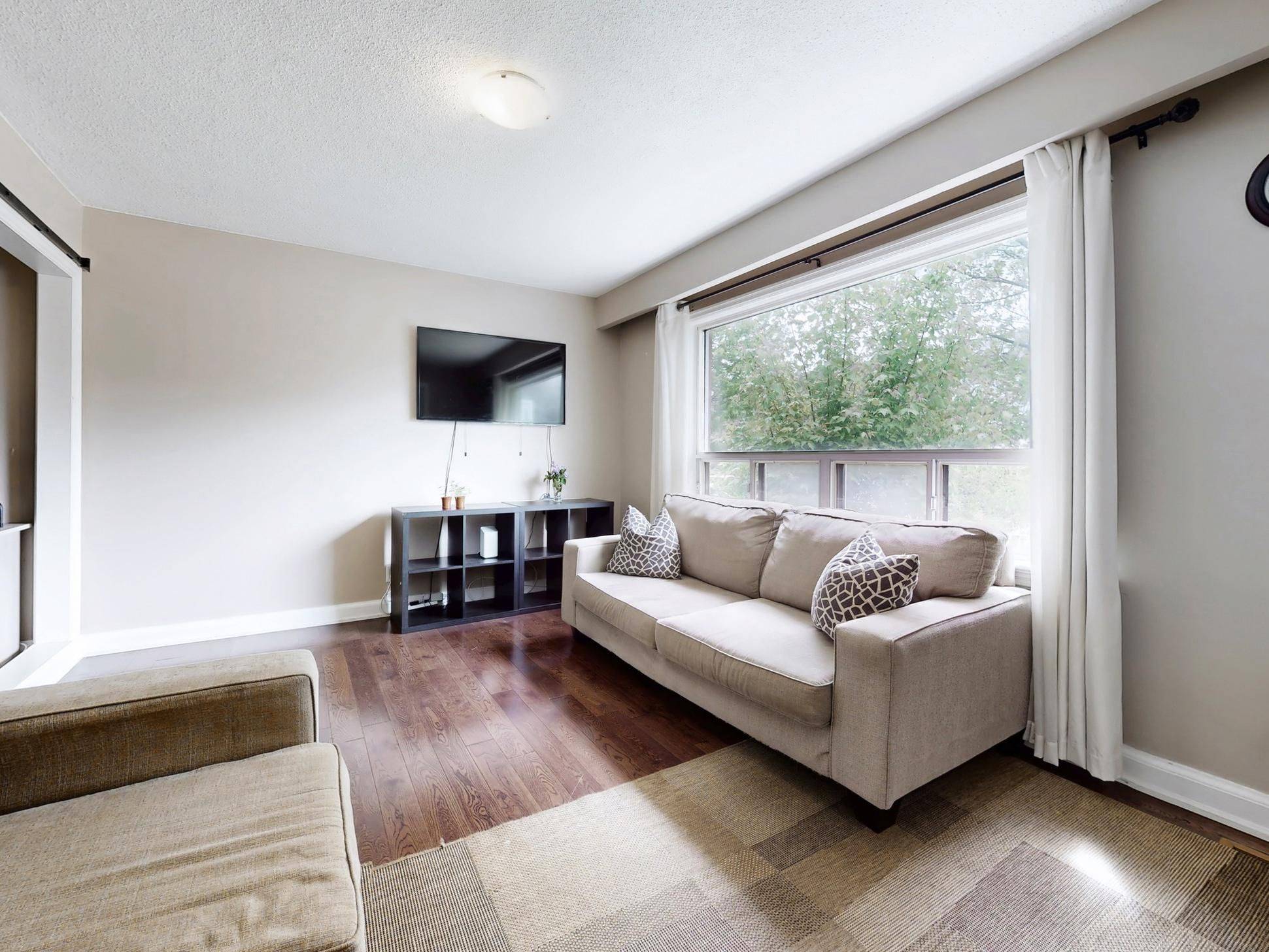 Toronto C07, ON M2M 1M9,118 Moore Park AVE