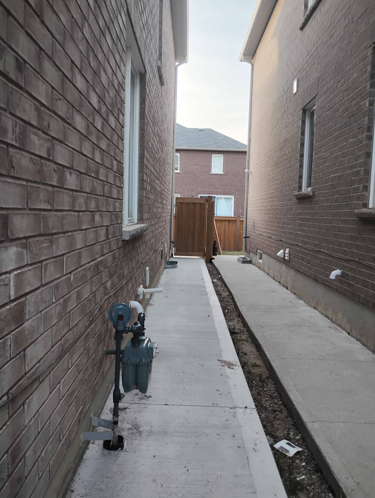 Brampton, ON L7A 5A5,106 Benhurst CRES