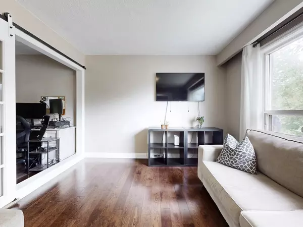 Toronto C07, ON M2M 1M9,118 Moore Park AVE