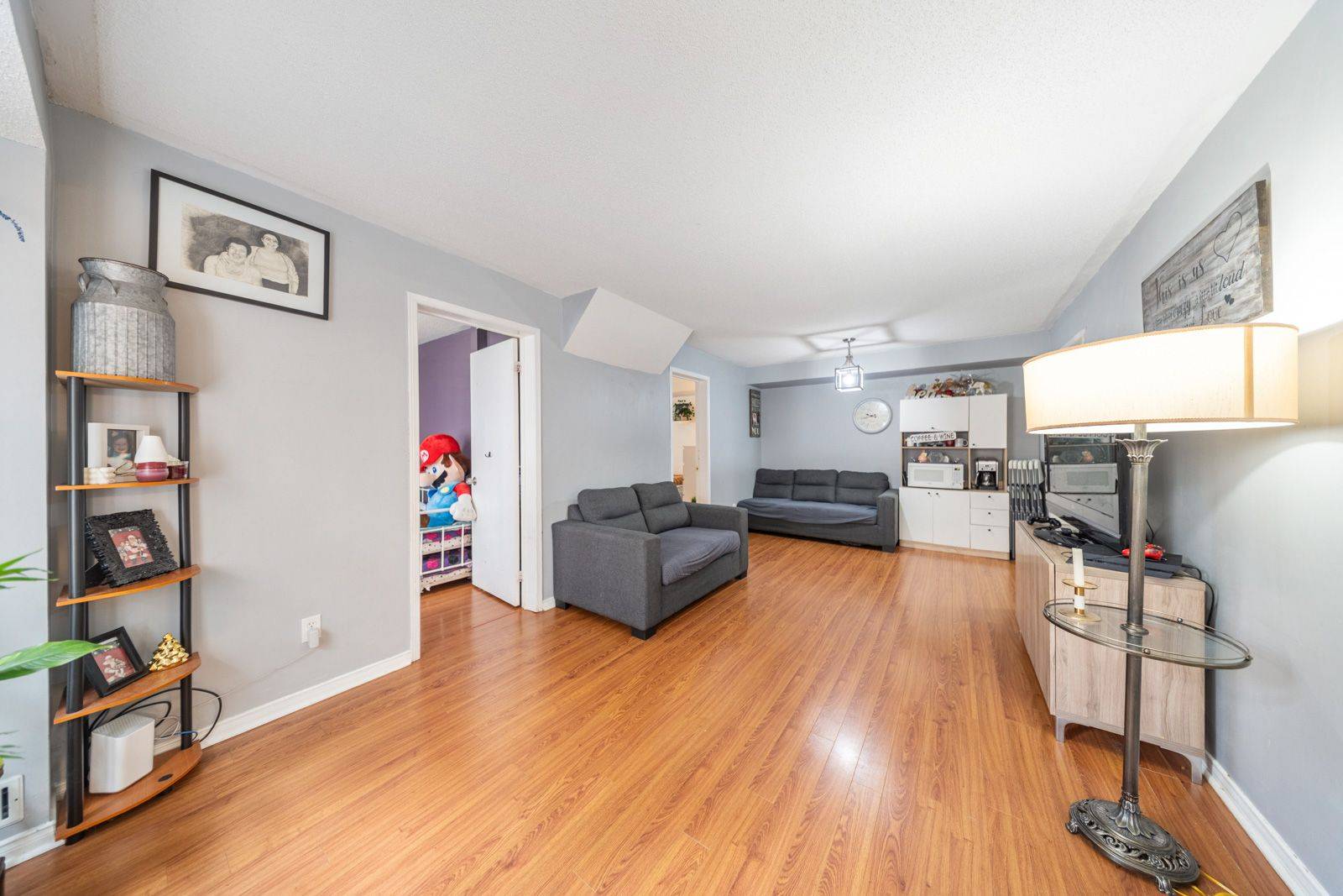 Toronto W04, ON M6M 5J3,58 Sidney Belsey CRES #202
