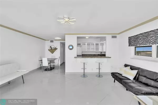 Hollywood, FL 33019,400 N SURF RD #PH1