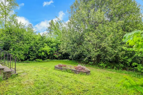 Cityview - Parkwoods Hills - Rideau Shore, ON K2E 6N3,40 Ashburn DR S