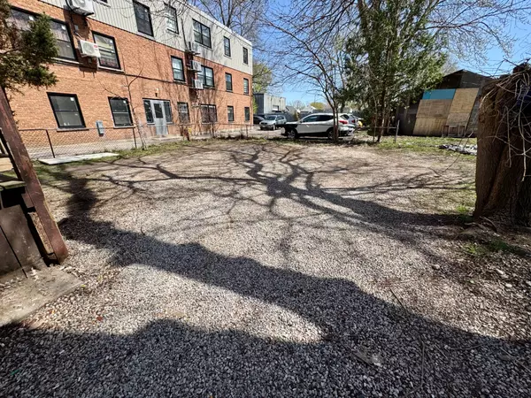 London East, ON N5Z 2G7,302 Egerton ST