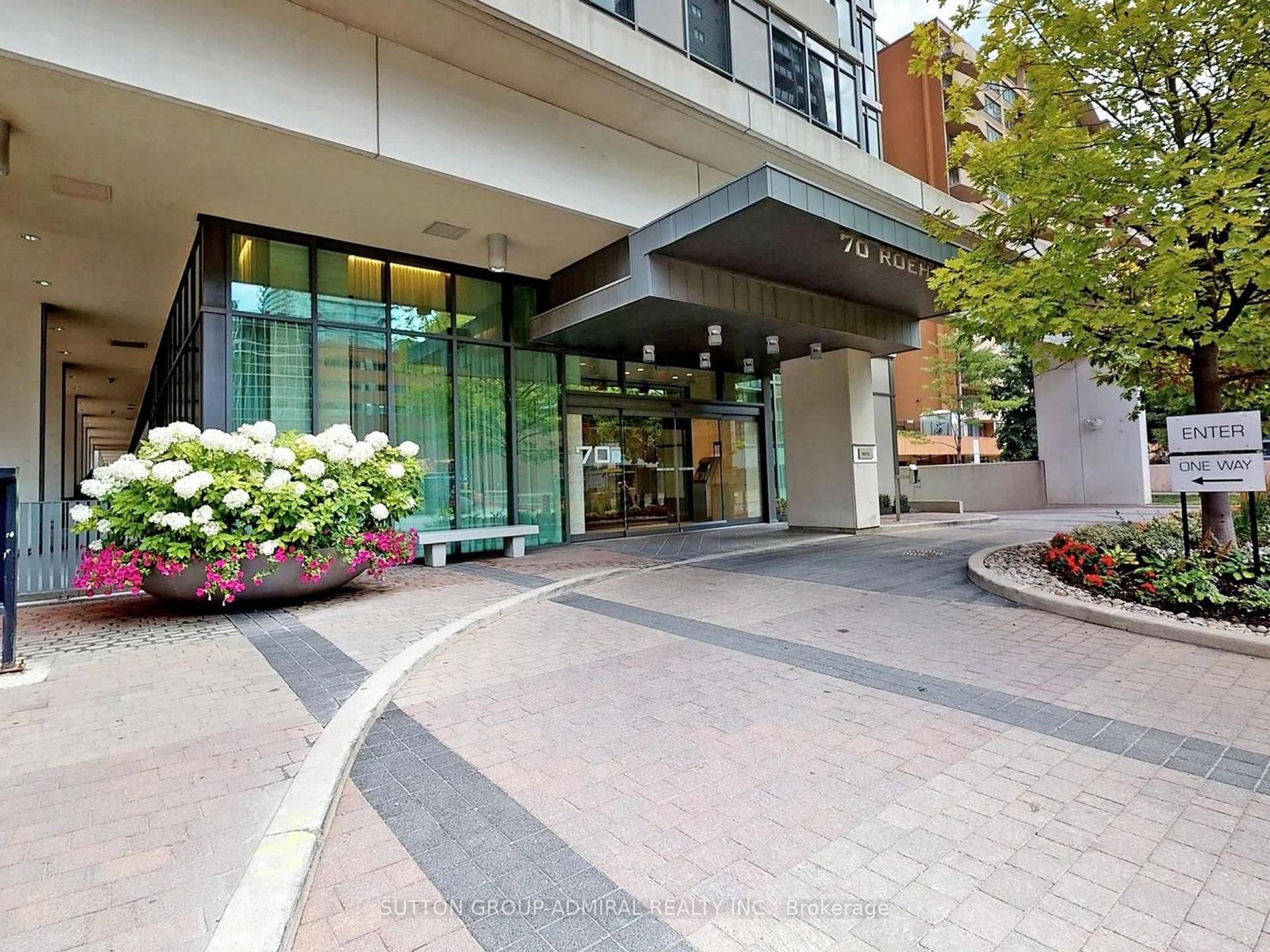 Toronto C10, ON M4P 1R2,70 Roehampton AVE W #1916