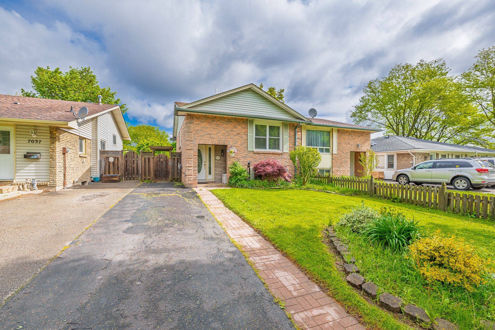 Niagara Falls, ON L2E 6X9,7015 Briarwood AVE