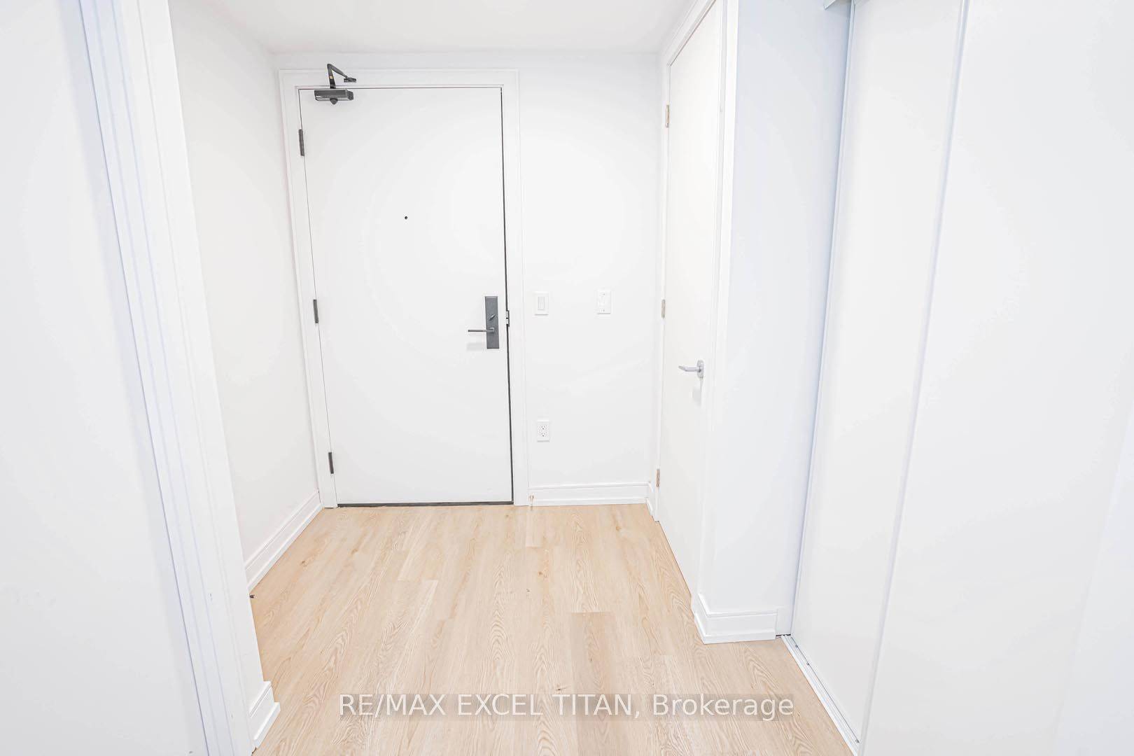 Hamilton, ON L8R 3J2,1 Jarvis ST #614