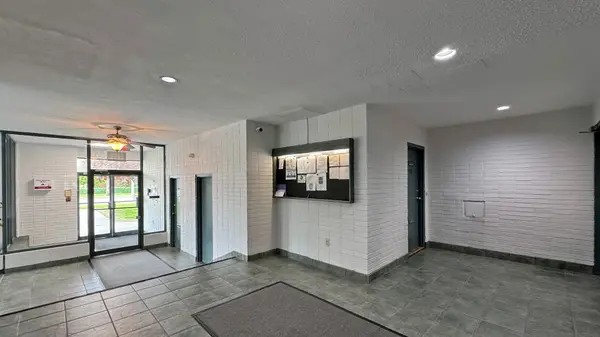 Toronto E04, ON M1K 2E6,825 Kennedy RD #207