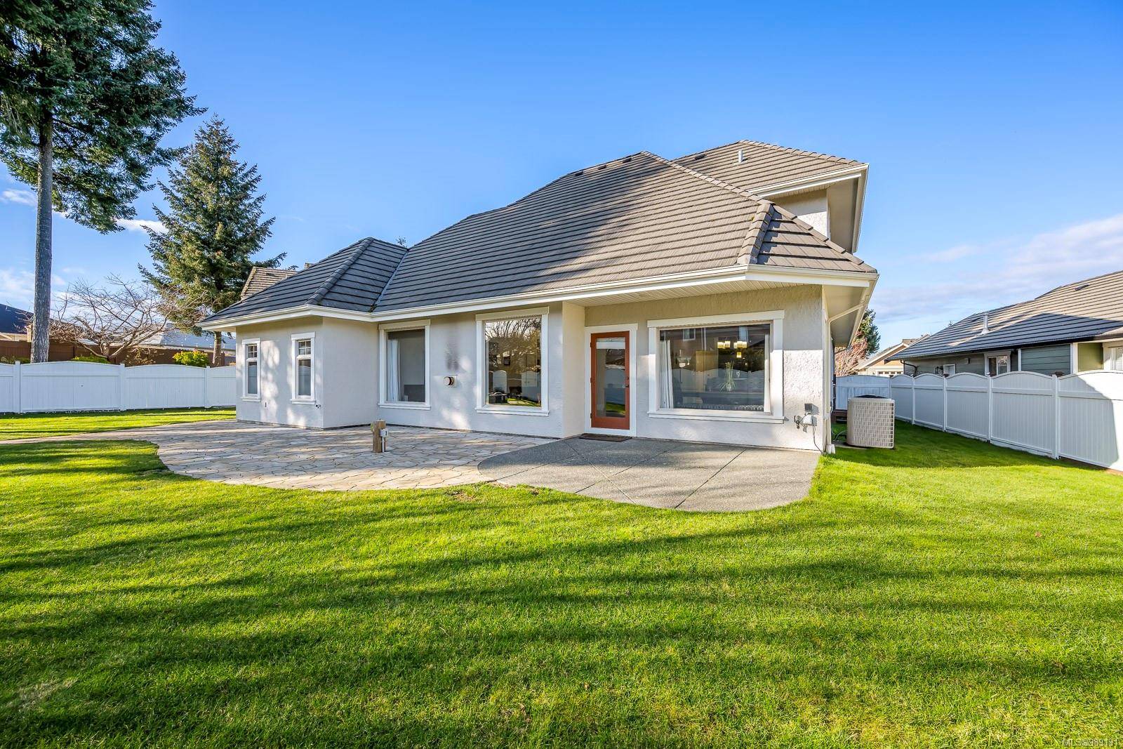 Courtenay, BC V9N 3R3,1924 SUSSEX Dr